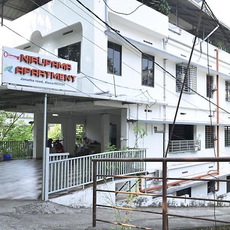 Nirupama,Hotel Aluva 700 Mtr From Aluva Railway Station Alwaye Exteriör bild