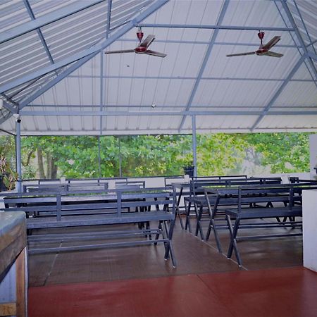 Nirupama,Hotel Aluva 700 Mtr From Aluva Railway Station Alwaye Exteriör bild