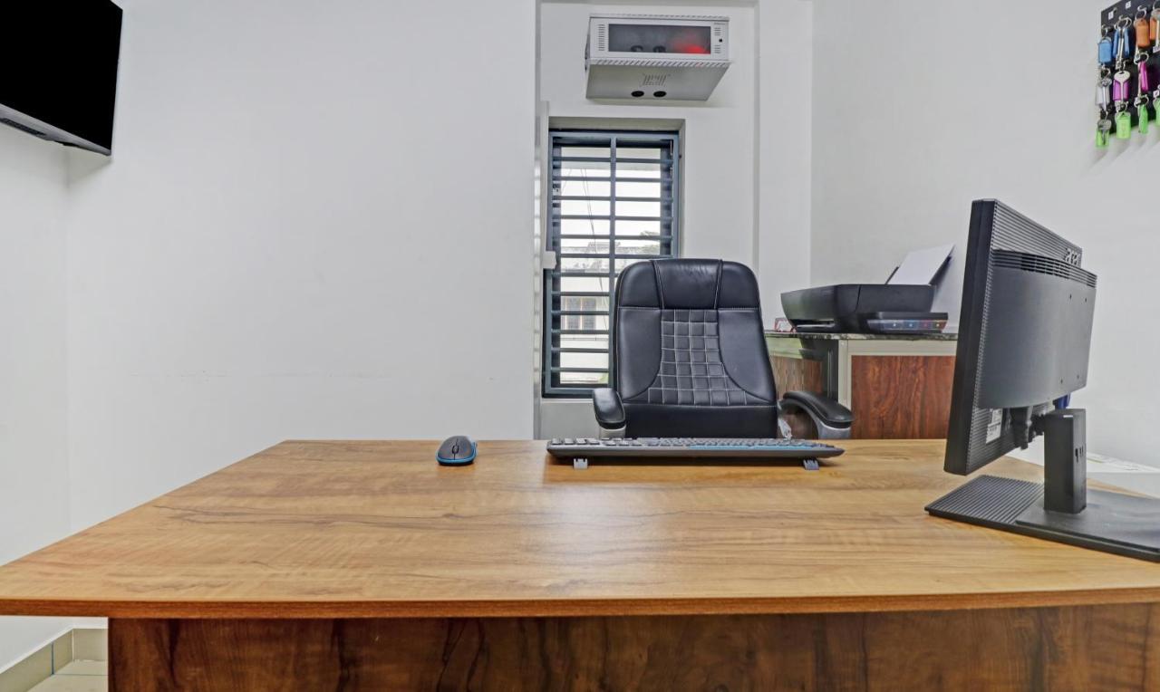 Nirupama,Hotel Aluva 700 Mtr From Aluva Railway Station Alwaye Exteriör bild