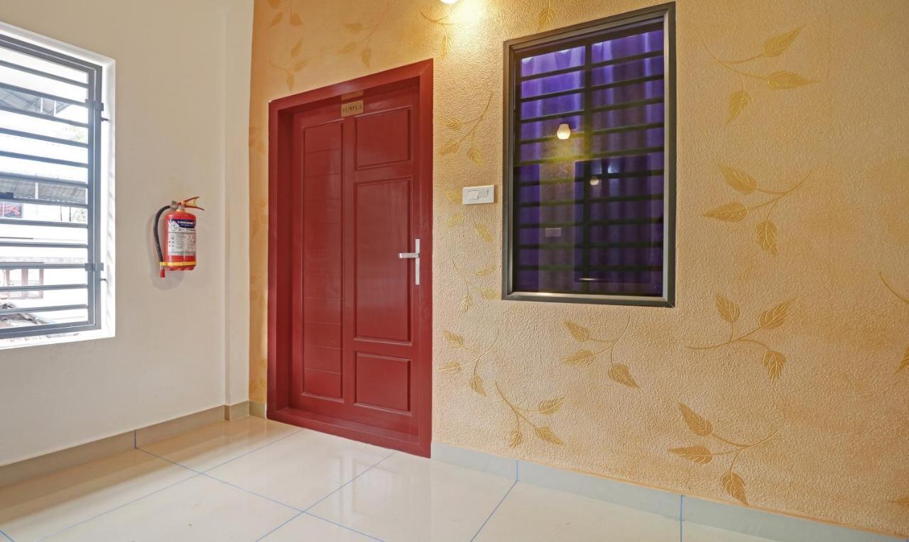 Nirupama,Hotel Aluva 700 Mtr From Aluva Railway Station Alwaye Exteriör bild