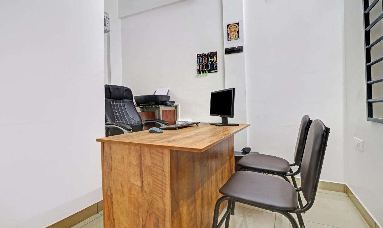 Nirupama,Hotel Aluva 700 Mtr From Aluva Railway Station Alwaye Exteriör bild