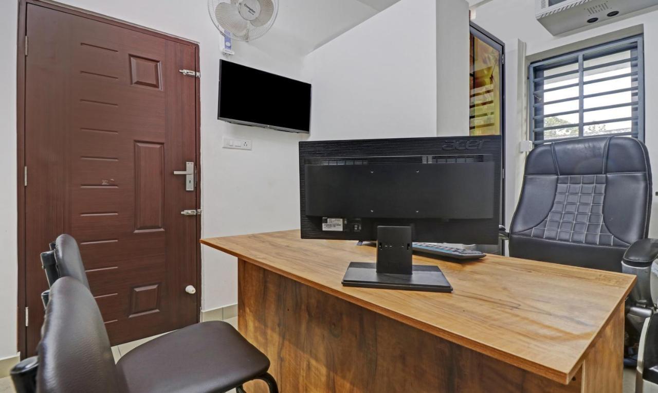 Nirupama,Hotel Aluva 700 Mtr From Aluva Railway Station Alwaye Exteriör bild