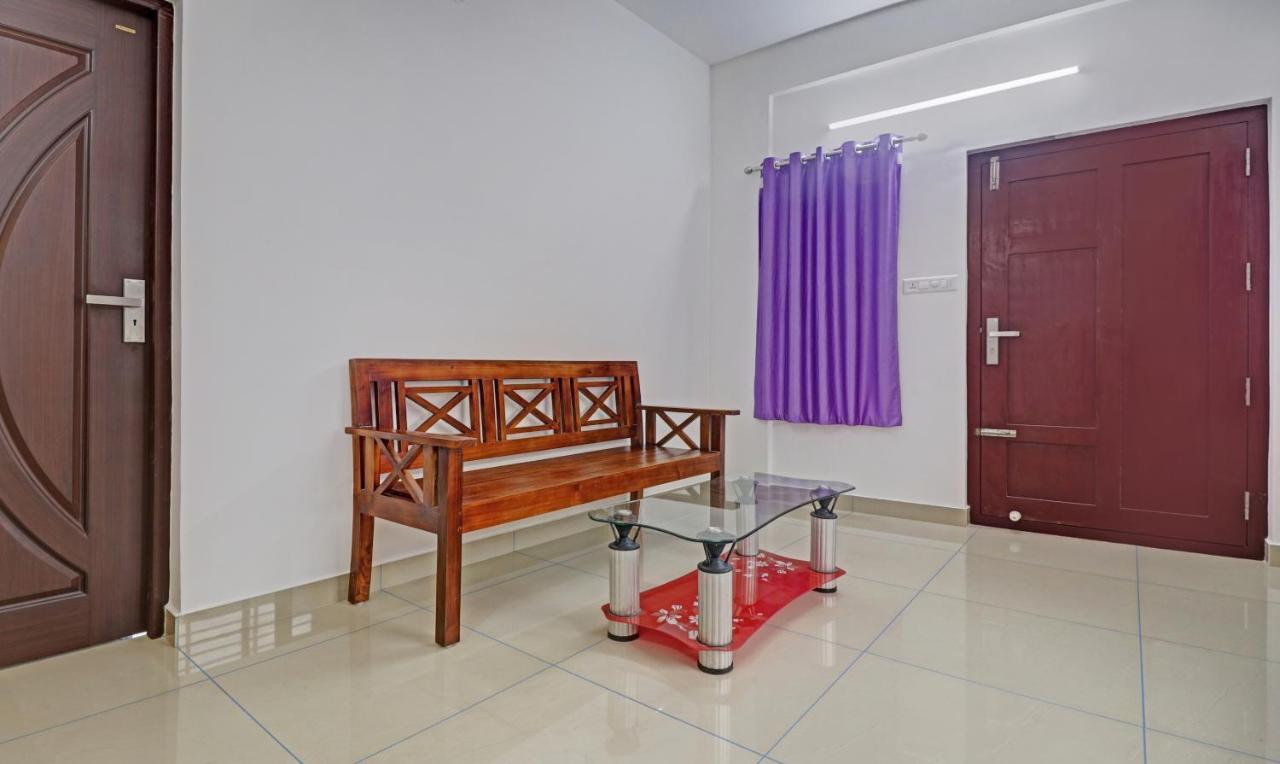 Nirupama,Hotel Aluva 700 Mtr From Aluva Railway Station Alwaye Exteriör bild