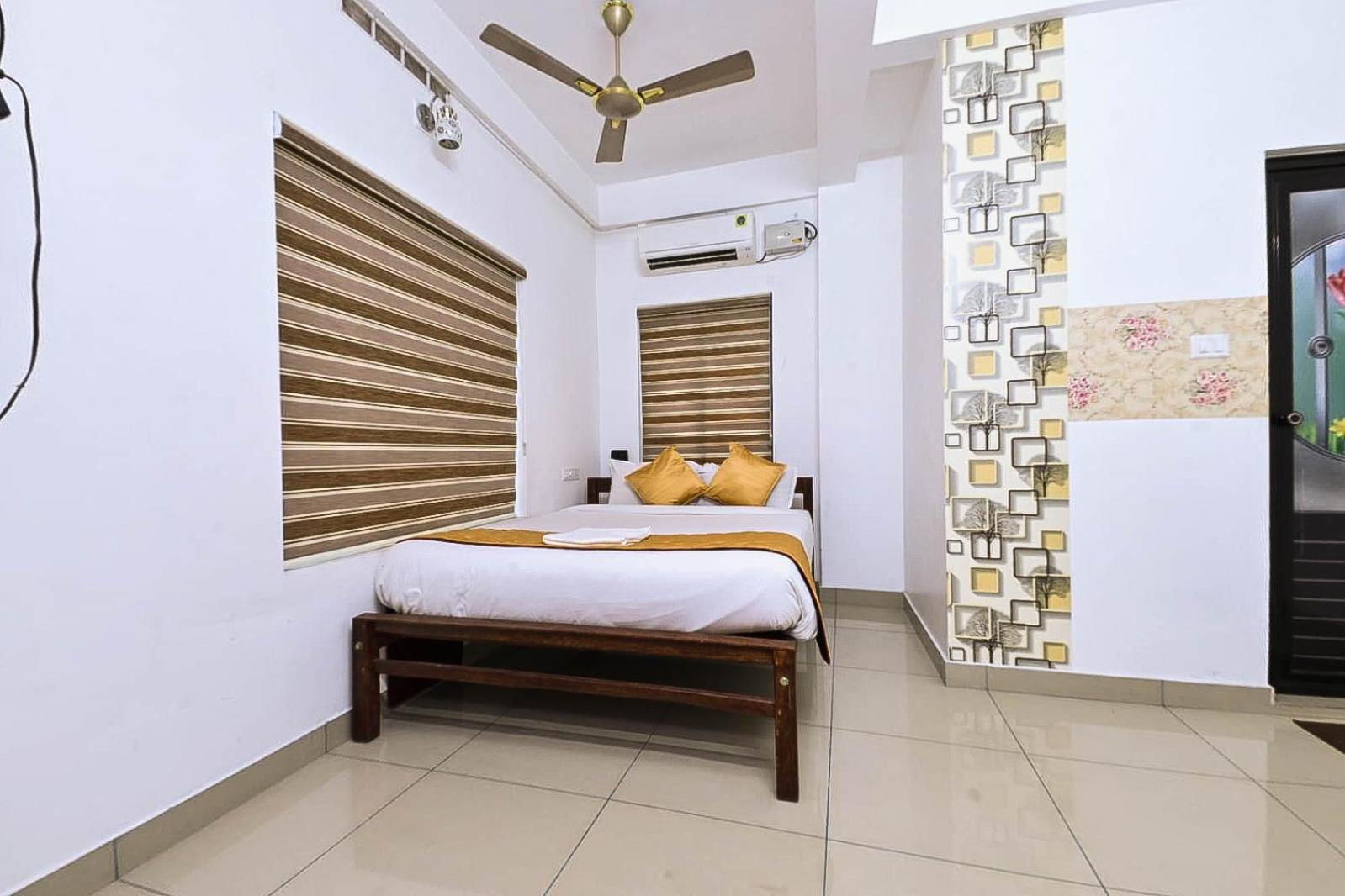 Nirupama,Hotel Aluva 700 Mtr From Aluva Railway Station Alwaye Exteriör bild