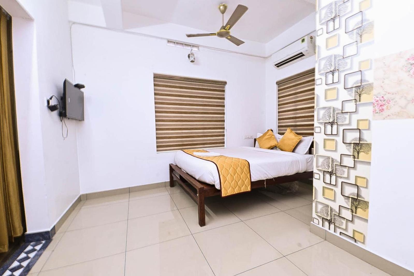 Nirupama,Hotel Aluva 700 Mtr From Aluva Railway Station Alwaye Exteriör bild