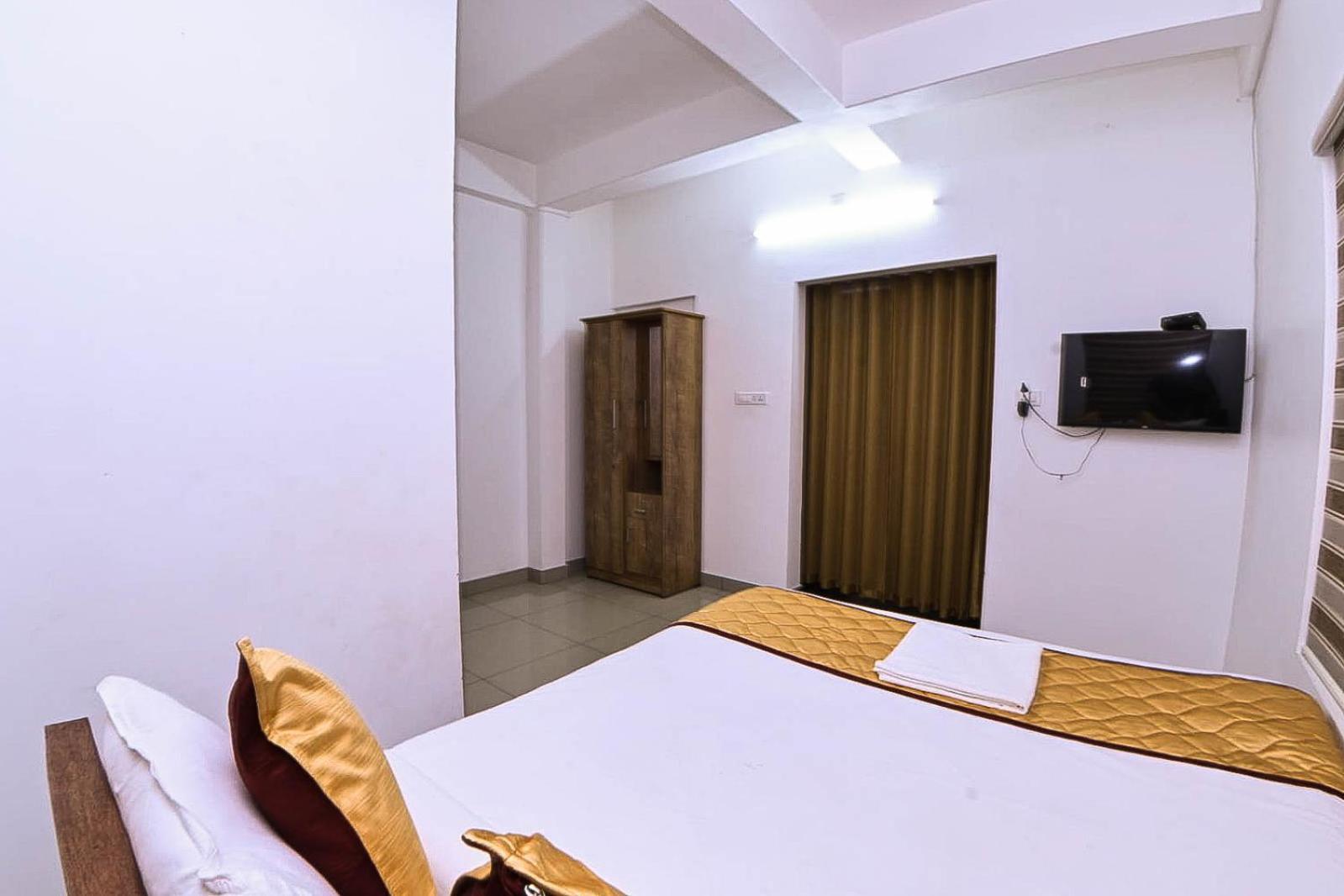 Nirupama,Hotel Aluva 700 Mtr From Aluva Railway Station Alwaye Exteriör bild