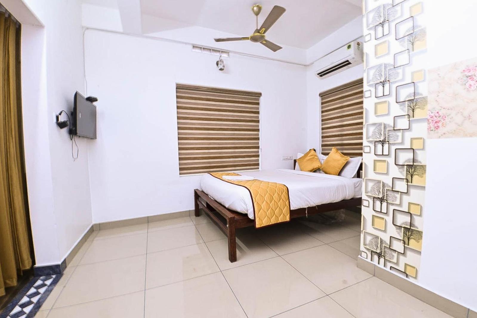 Nirupama,Hotel Aluva 700 Mtr From Aluva Railway Station Alwaye Exteriör bild